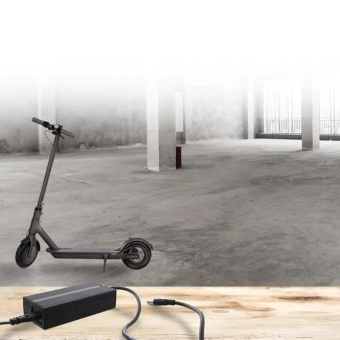 Chargeur universel TNB pour TROTTINETTE